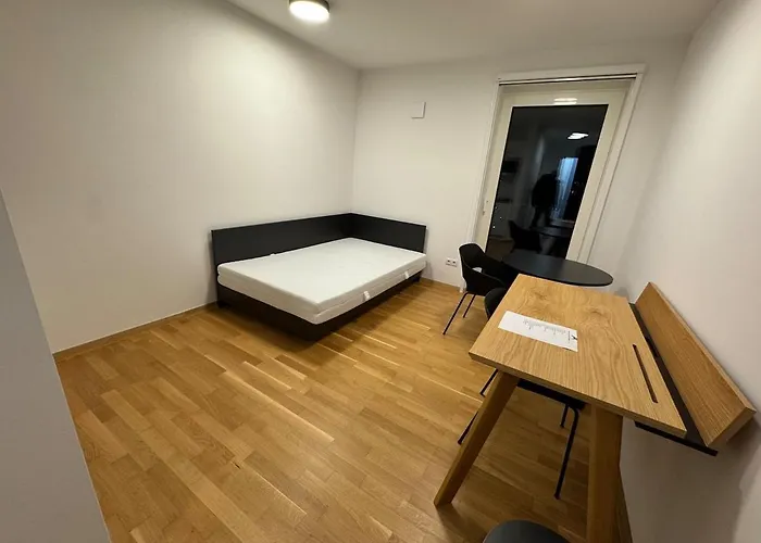 Apartment Innsbrucker Platz 2